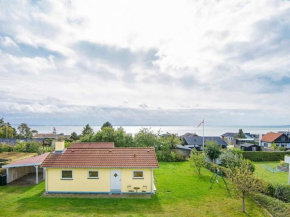 Peaceful Holiday Home in R nde Located on a Natural Plot in Rønde